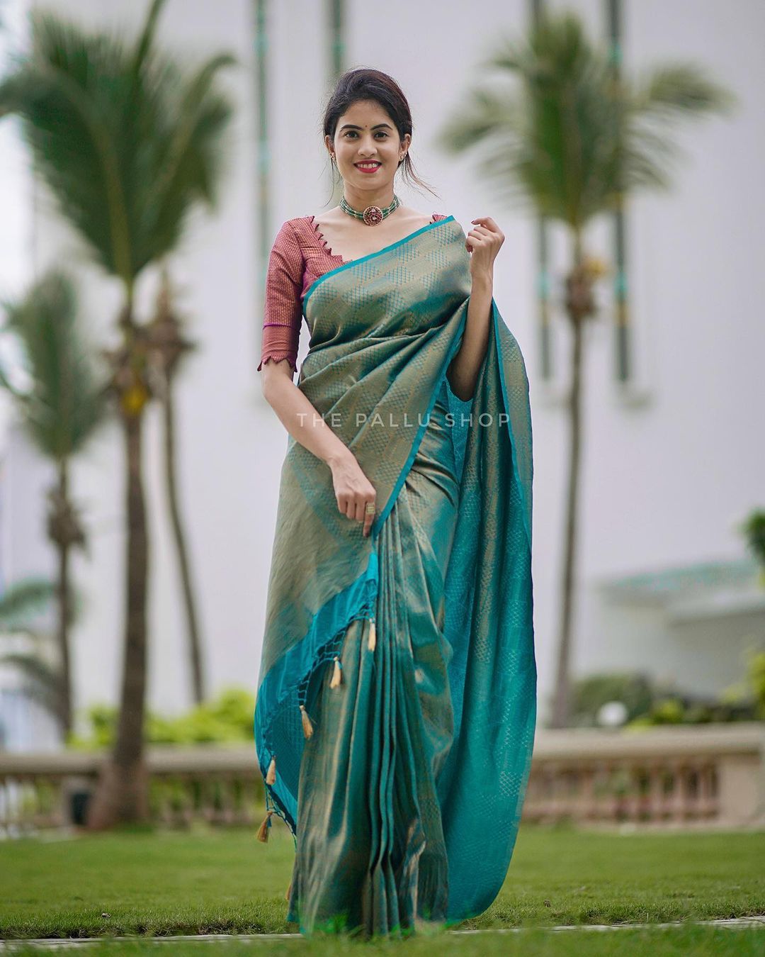 Surreptitious Rama Soft Silk Saree with Woebegone Blouse Piece