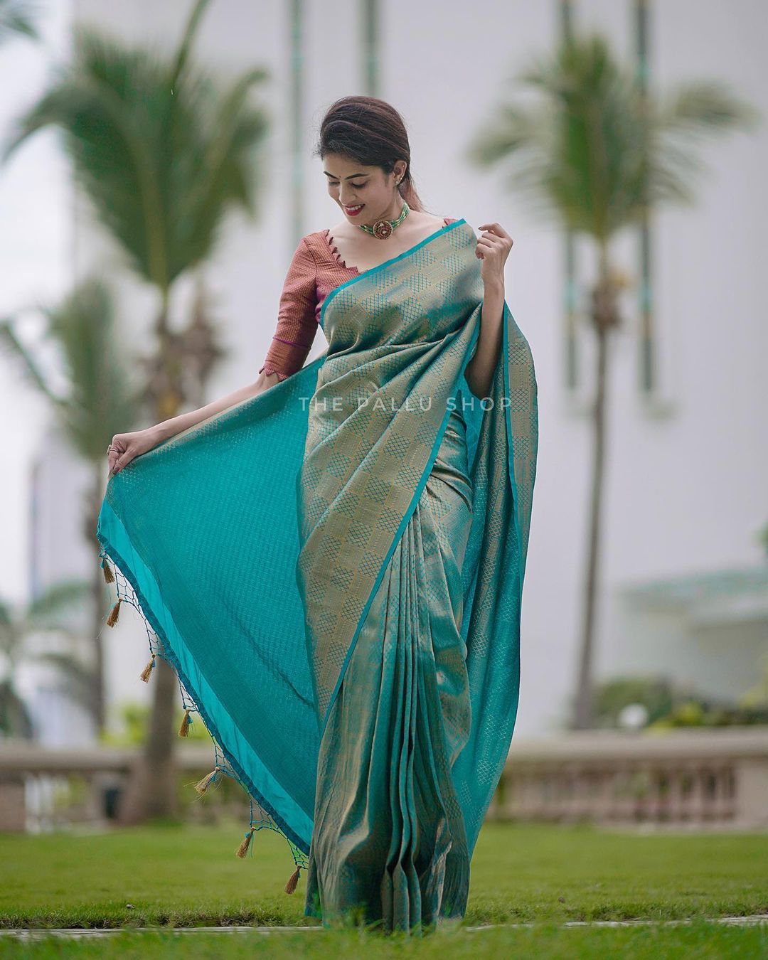 Surreptitious Rama Soft Silk Saree with Woebegone Blouse Piece