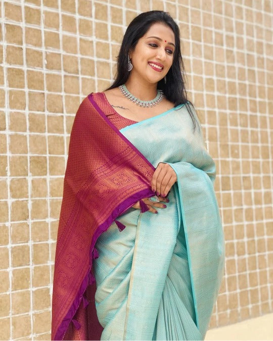 Susurrous Firozi Soft Silk Saree with Delectable Blouse Piece