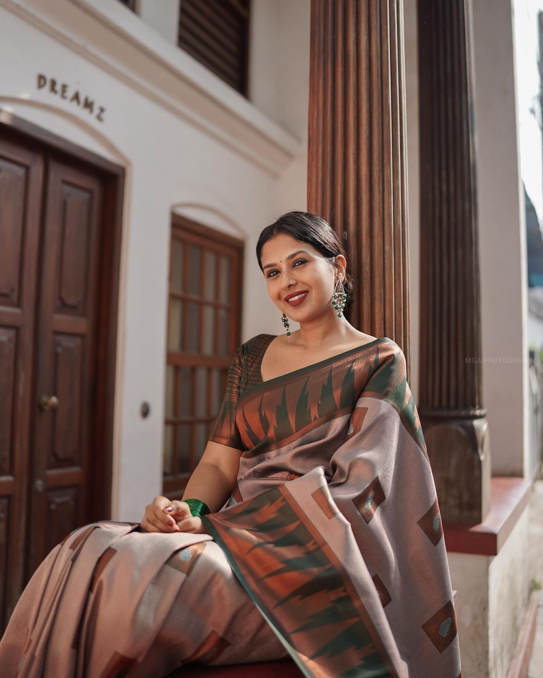 Delightful Grey Soft Silk Saree With Glorious Blouse Piece