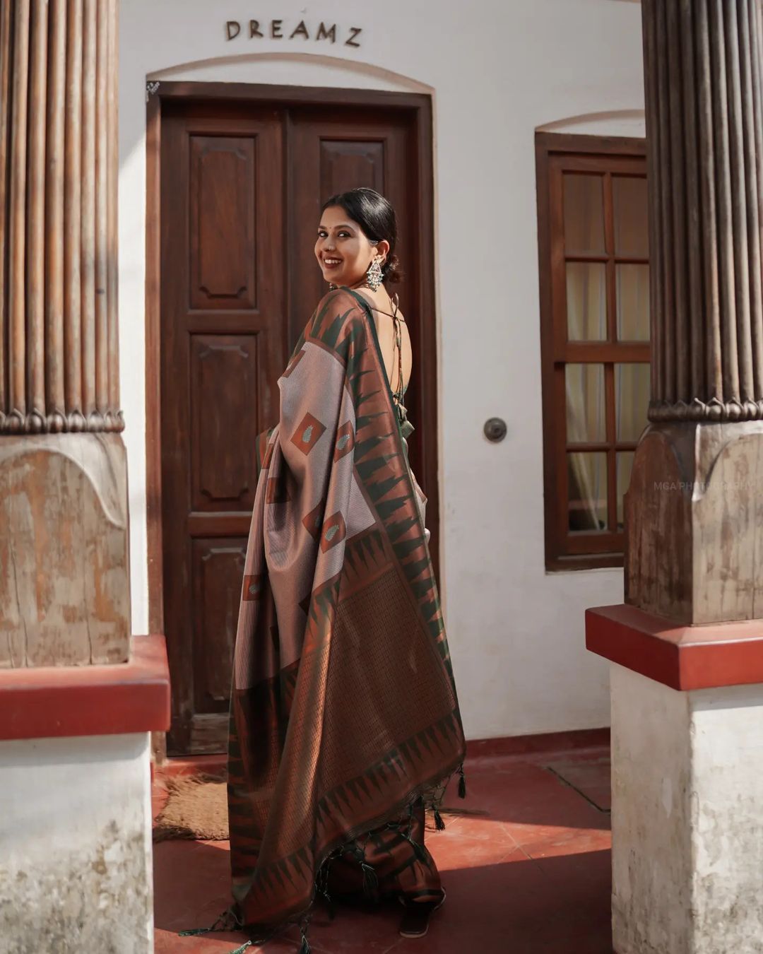 Delightful Grey Soft Silk Saree With Glorious Blouse Piece