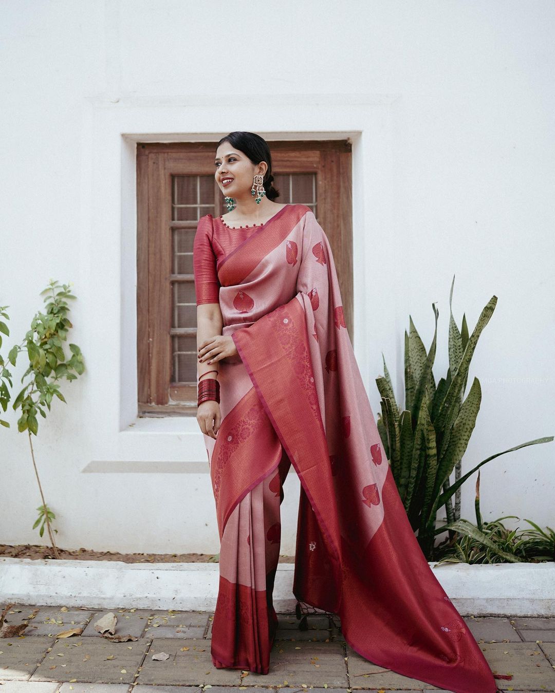 Pleasant Pink Soft Silk Saree With Fancifull Blouse Piece