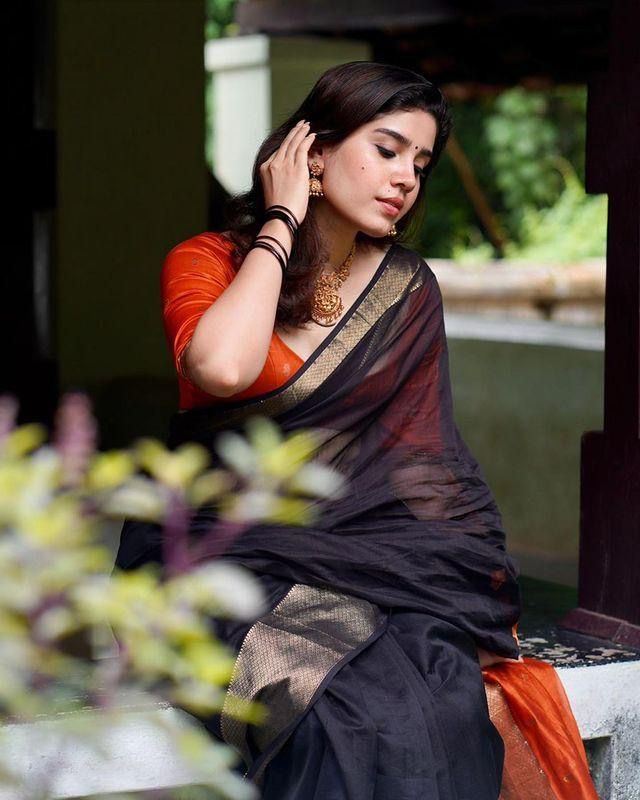 Ethnic Black Soft Silk Saree With Bewitching Blouse Piece