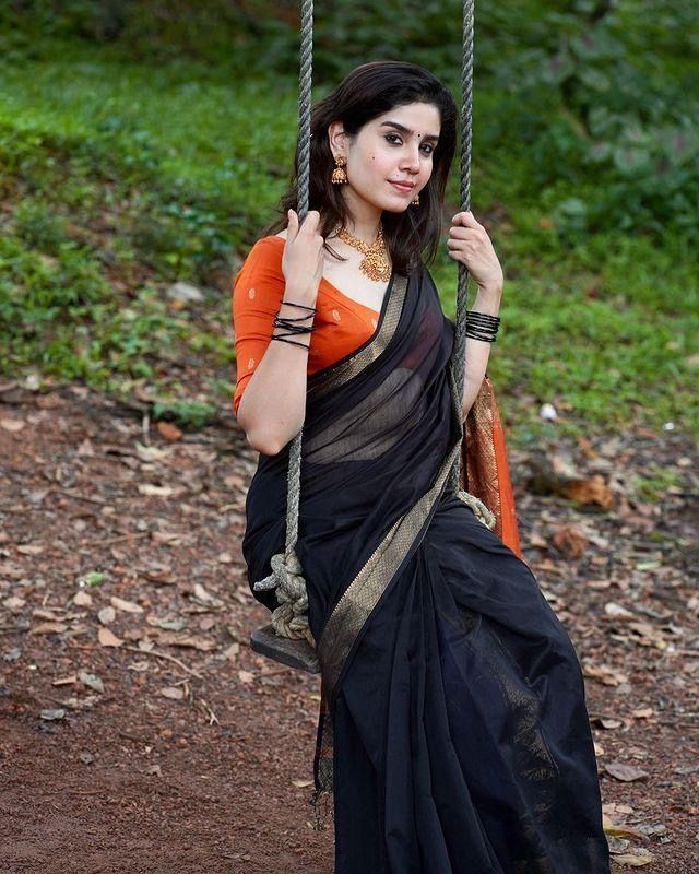 Ethnic Black Soft Silk Saree With Bewitching Blouse Piece