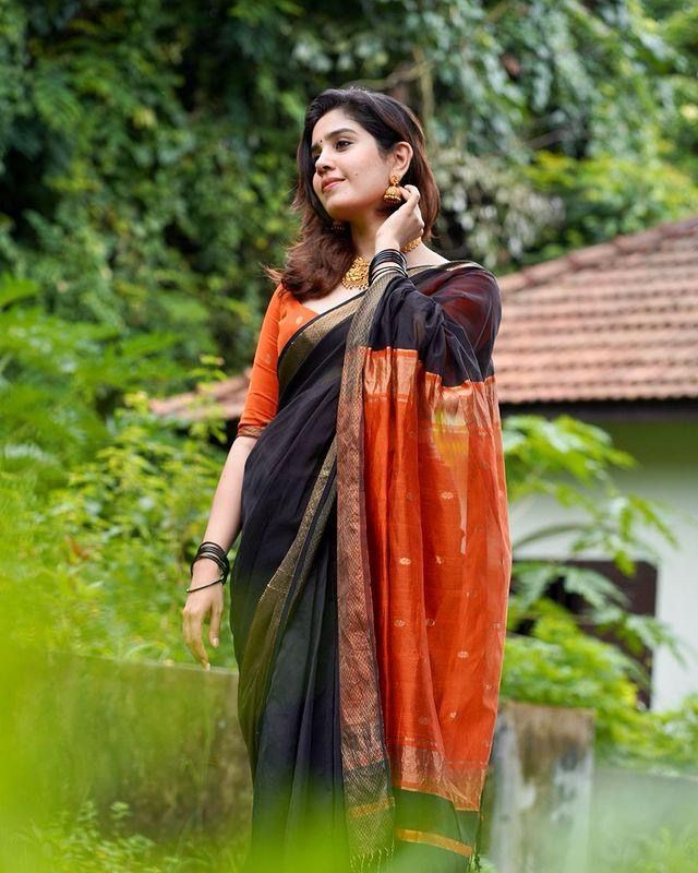 Ethnic Black Soft Silk Saree With Bewitching Blouse Piece