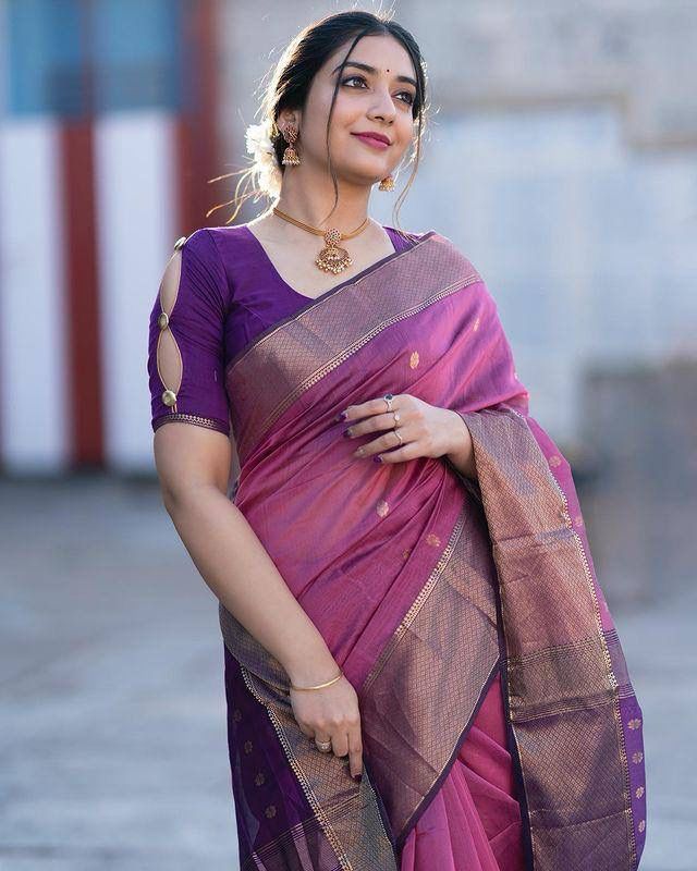 Engrossing Lavendor Soft Silk Saree With Comely Blouse Piece