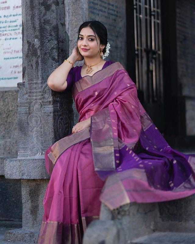 Engrossing Lavendor Soft Silk Saree With Comely Blouse Piece