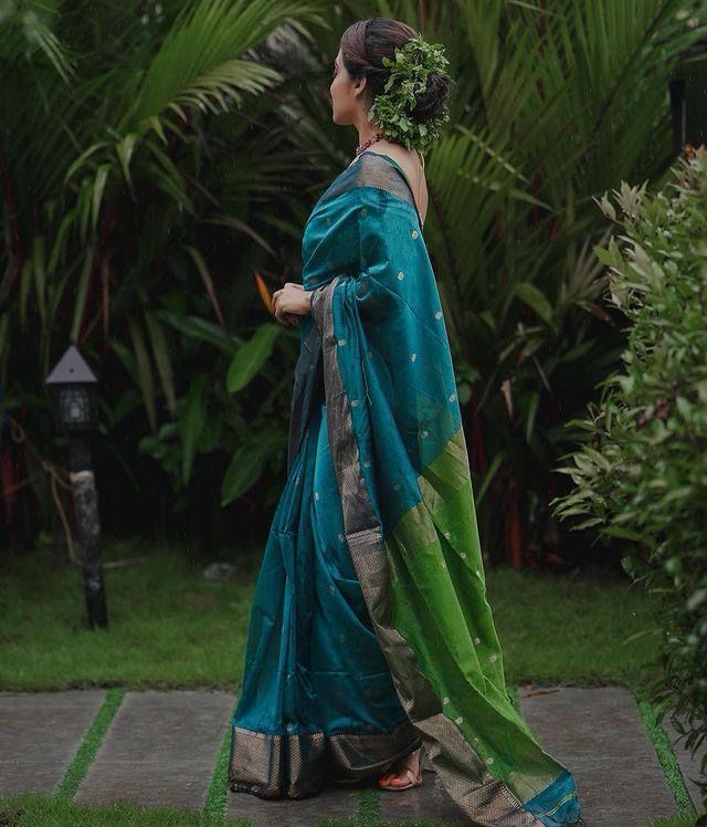 Breathtaking Rama Soft Silk Saree With Divine Blouse Piece