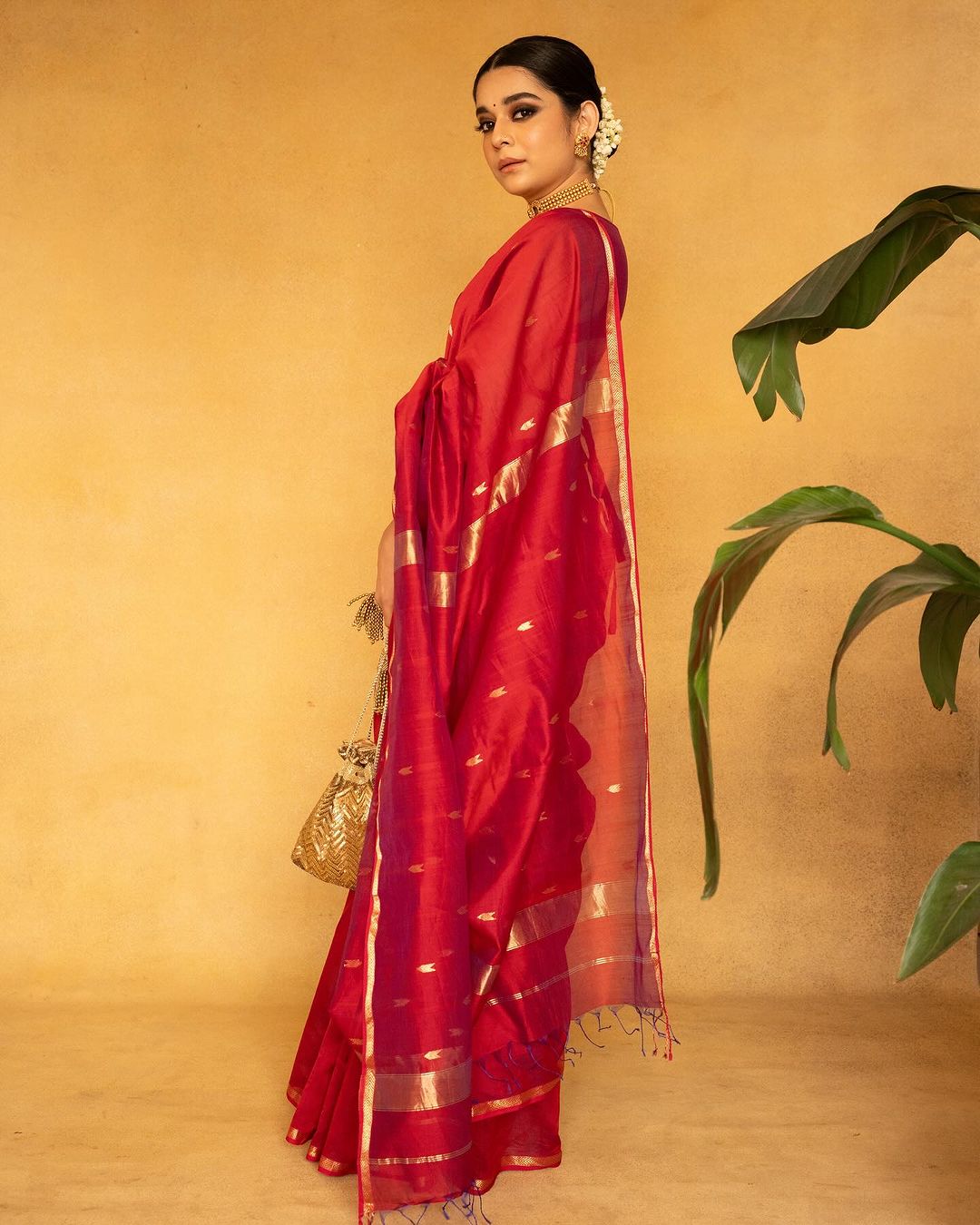 Trendy Red Cotton Silk Saree With Smart Blouse Piece