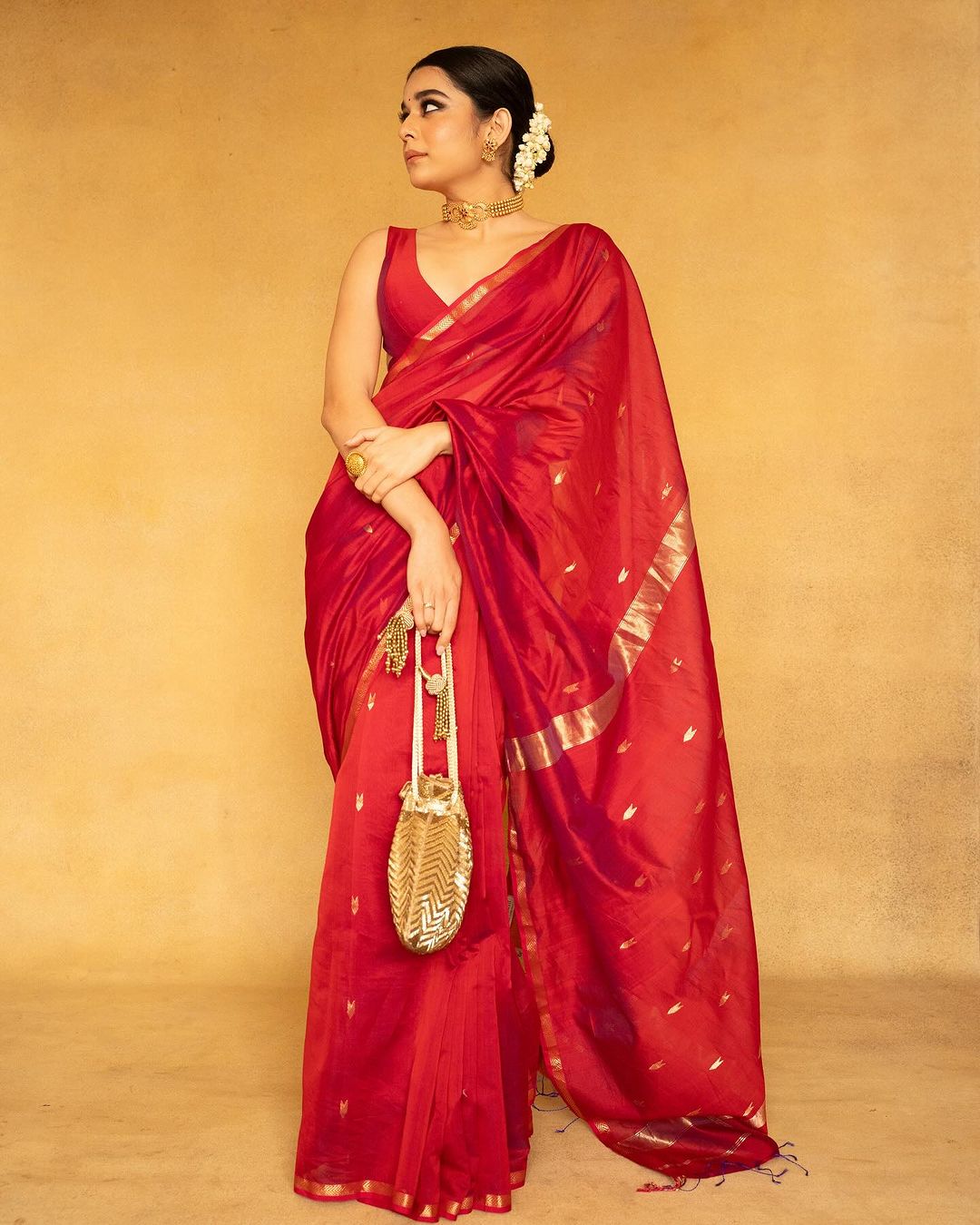 Trendy Red Cotton Silk Saree With Smart Blouse Piece