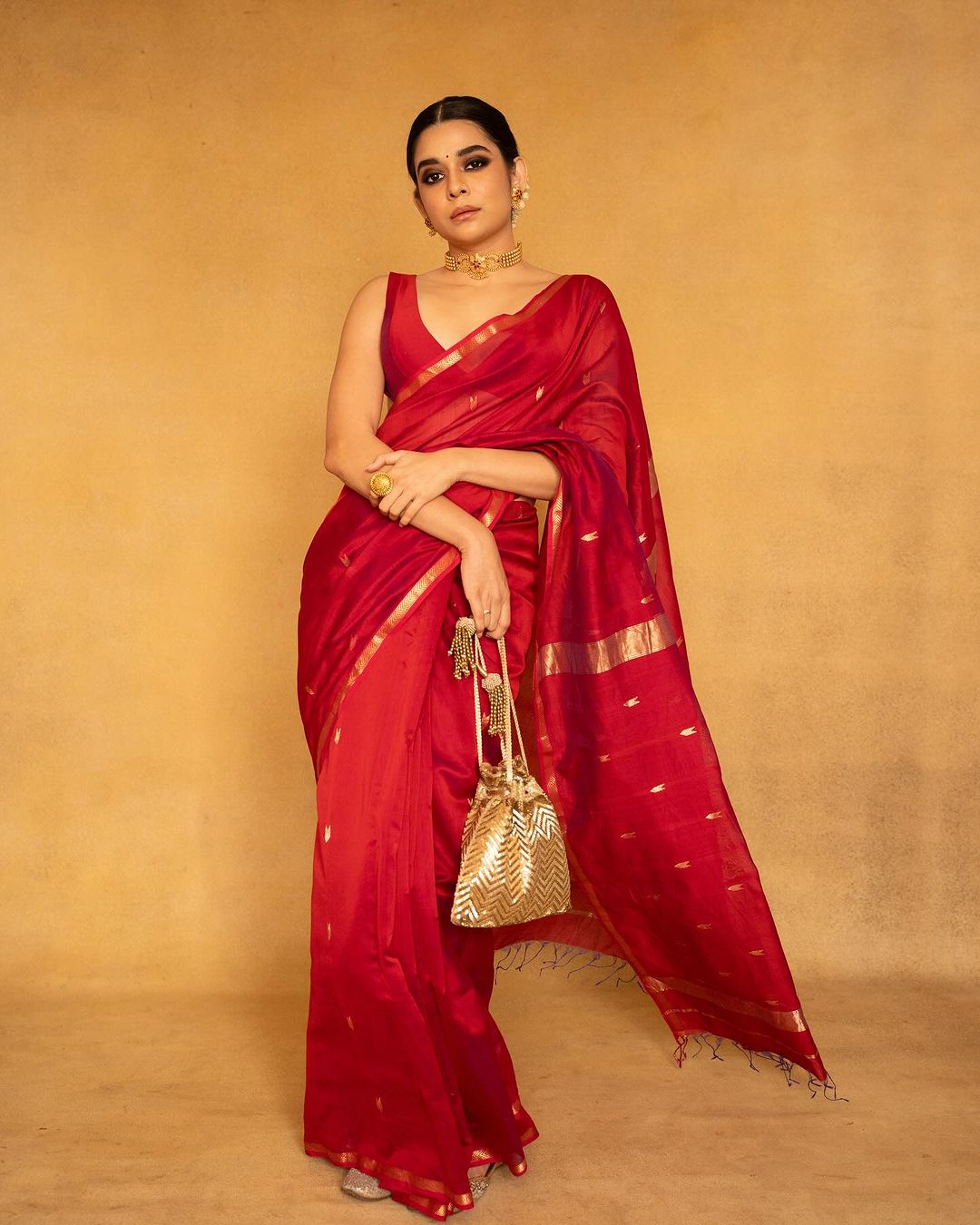 Trendy Red Cotton Silk Saree With Smart Blouse Piece