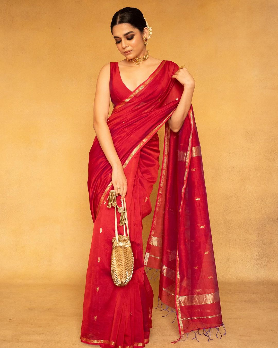 Trendy Red Cotton Silk Saree With Smart Blouse Piece