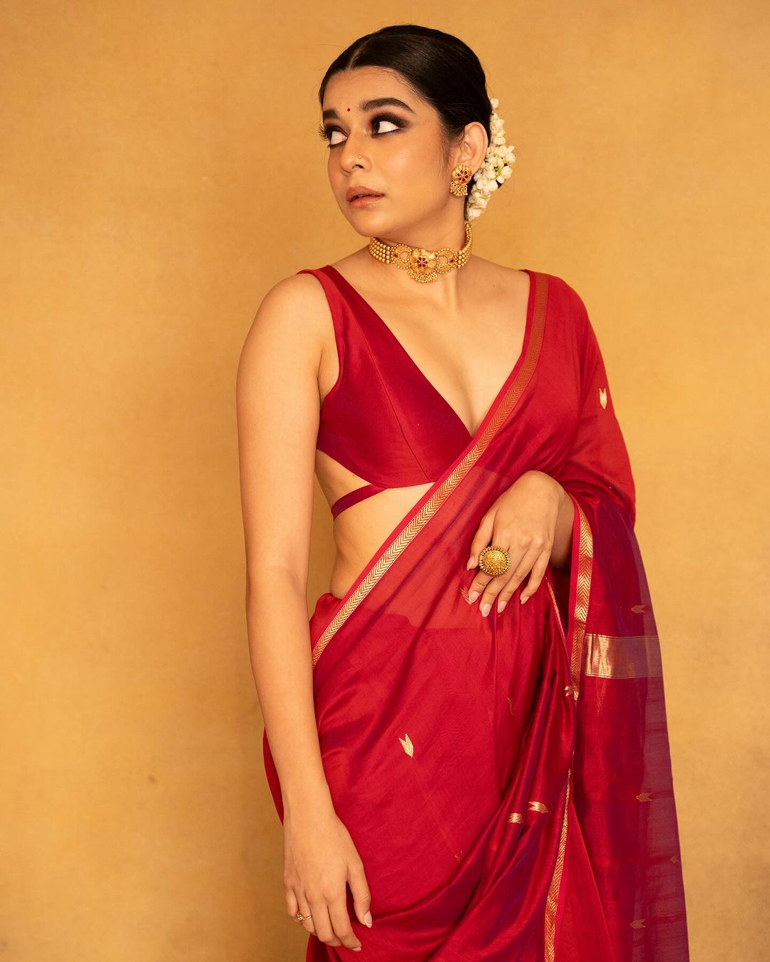 Trendy Red Cotton Silk Saree With Smart Blouse Piece