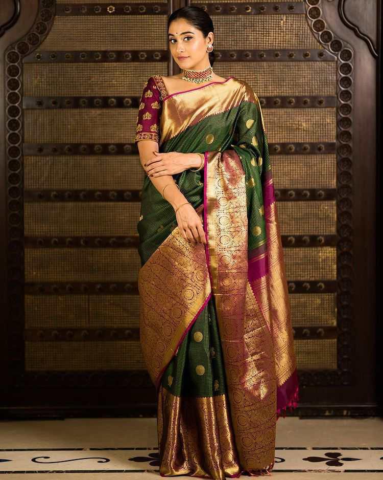 Divine Green Soft Banarasi Silk Saree With Denouement Blouse Piece