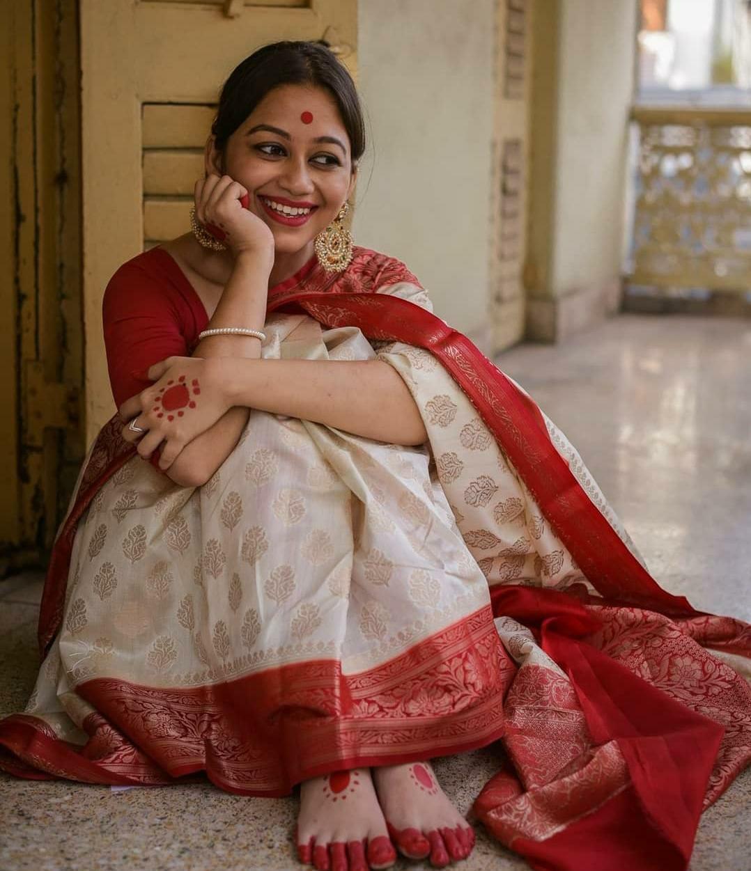 Beauteous Beige Soft Banarasi Silk Saree With Delectable Blouse Piece