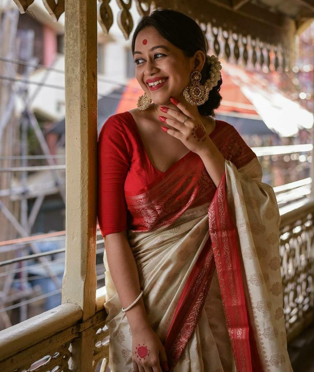 Beauteous Beige Soft Banarasi Silk Saree With Delectable Blouse Piece