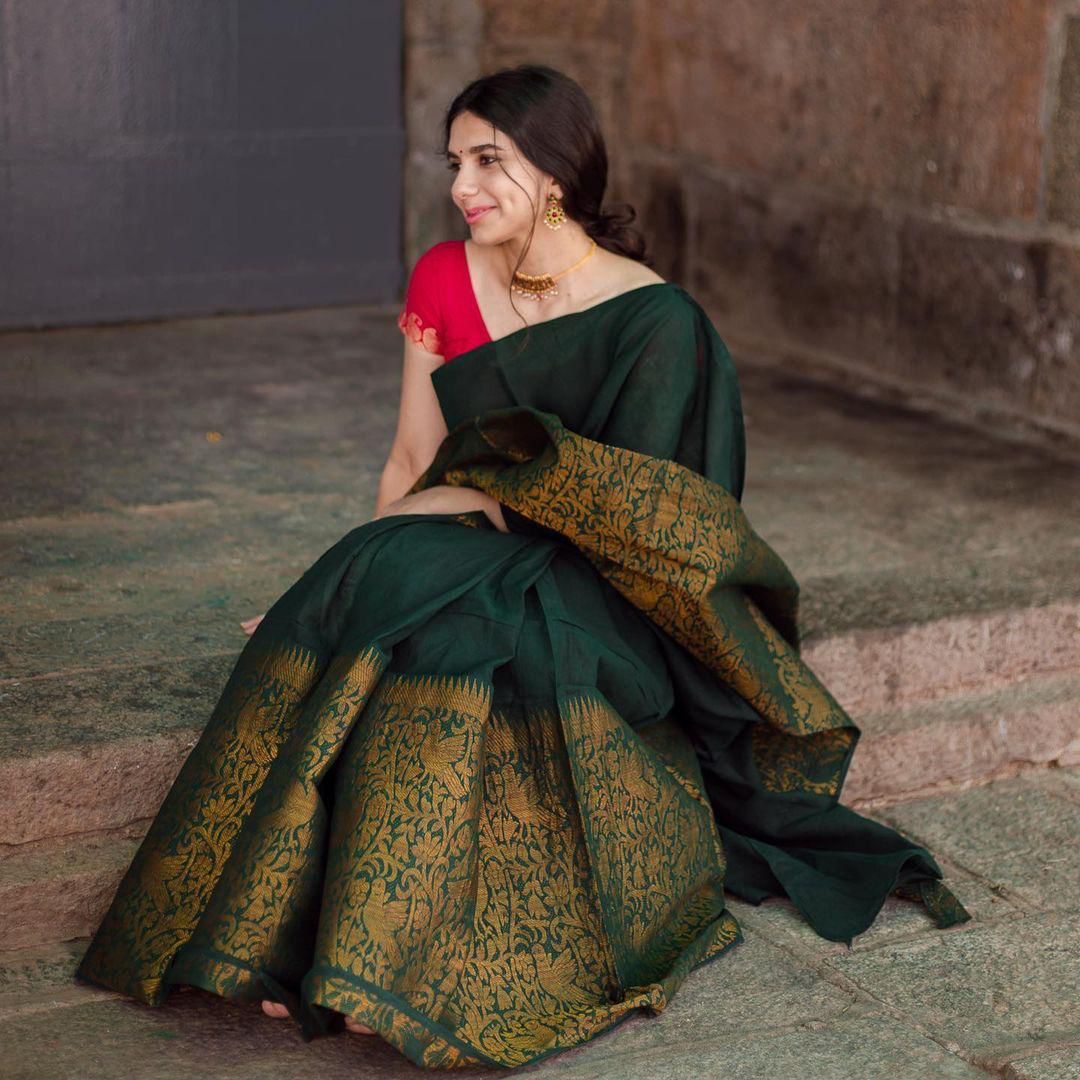 Tremendous Green Soft Silk Saree With Unequalled Blouse Piece