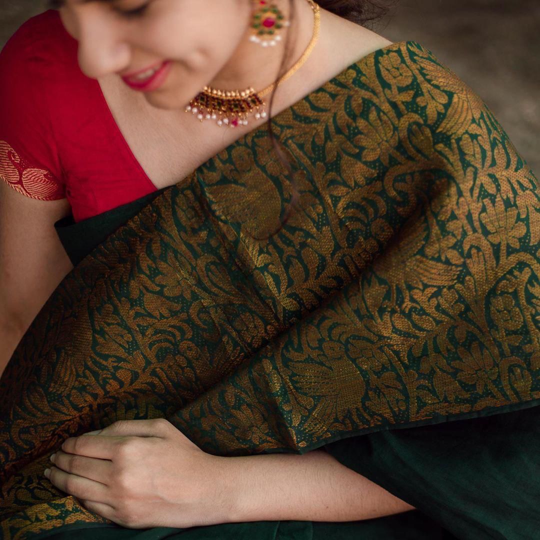 Tremendous Green Soft Silk Saree With Unequalled Blouse Piece