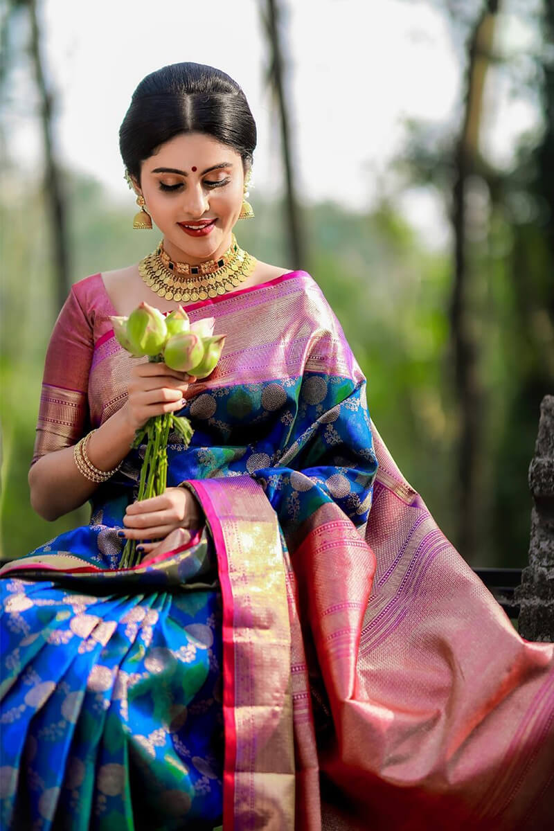 Engrossing Blue Soft Banarasi Silk Saree With Demure Blouse Piece