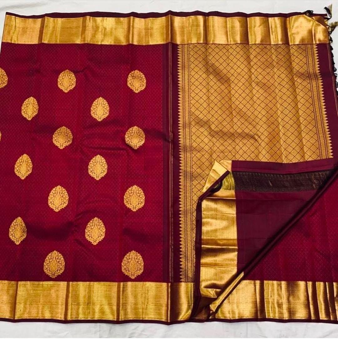 Deserving Maroon Soft Banarasi Silk Saree With Beauteous Blouse Piece