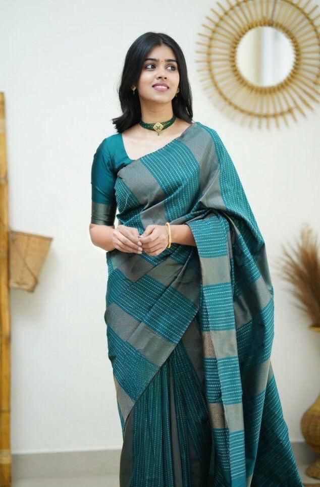 Breathtaking Rama Soft Silk Saree With Captivating Blouse Piece