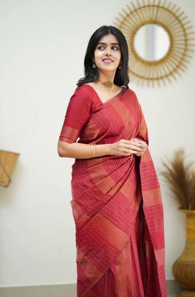 Engrossing Red Soft Silk Saree With Arresting Blouse Piece