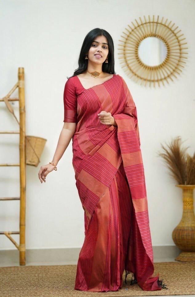 Engrossing Red Soft Silk Saree With Arresting Blouse Piece