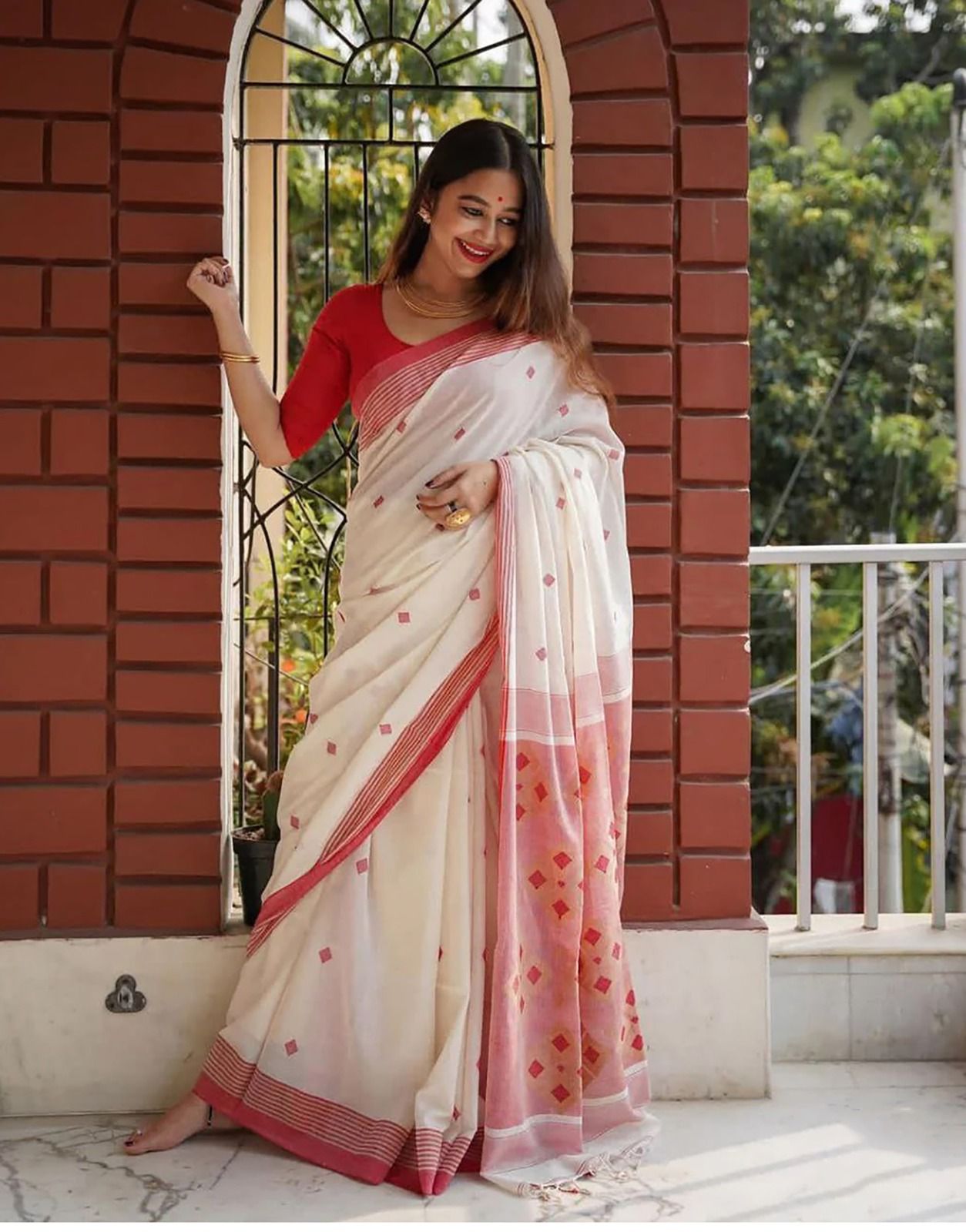 Deserving Off White Cotton Silk Saree With Classic Blouse Piece