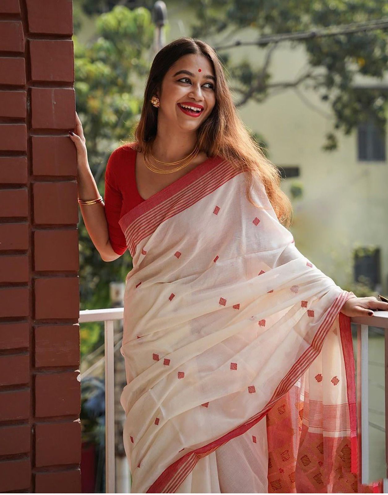 Deserving Off White Cotton Silk Saree With Classic Blouse Piece