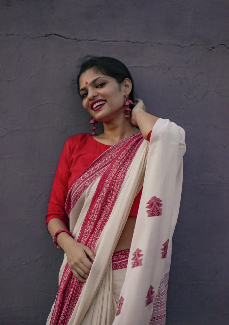 Stylish Off White Cotton Silk Saree With Fancifull Blouse Piece