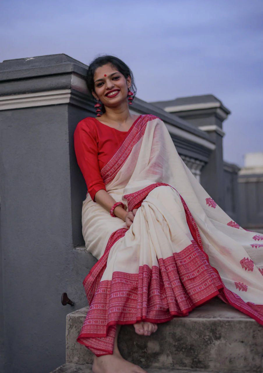 Stylish Off White Cotton Silk Saree With Fancifull Blouse Piece