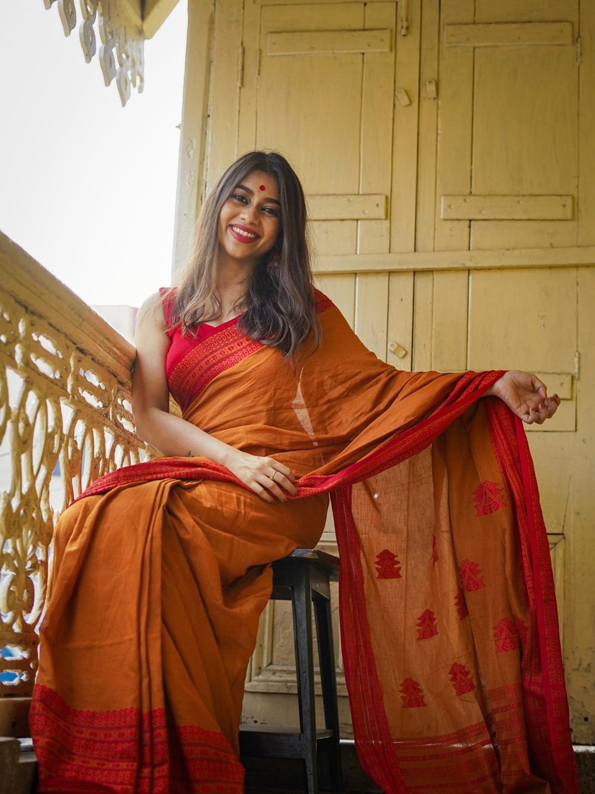 Delectable Yellow Cotton Silk Saree With Unequalled Blouse Piece