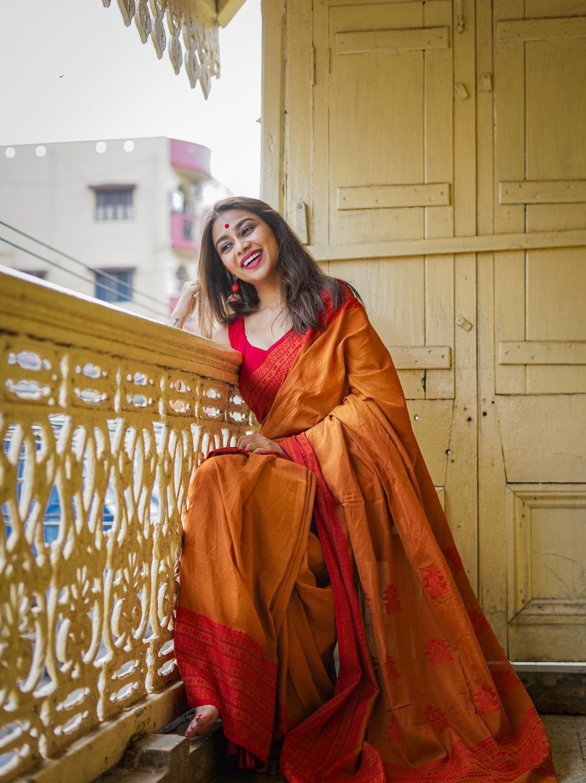 Delectable Yellow Cotton Silk Saree With Unequalled Blouse Piece