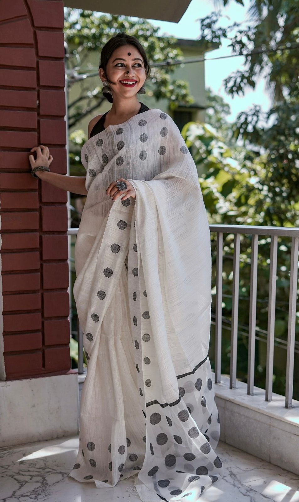 Pretty Off White Cotton Silk Saree With Arresting Blouse Piece