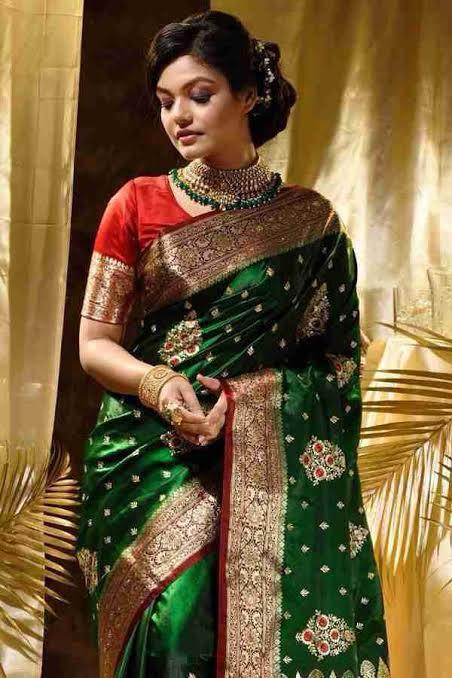 Embrocation Dark Green Soft Silk Saree With Magnificat Blouse Piece