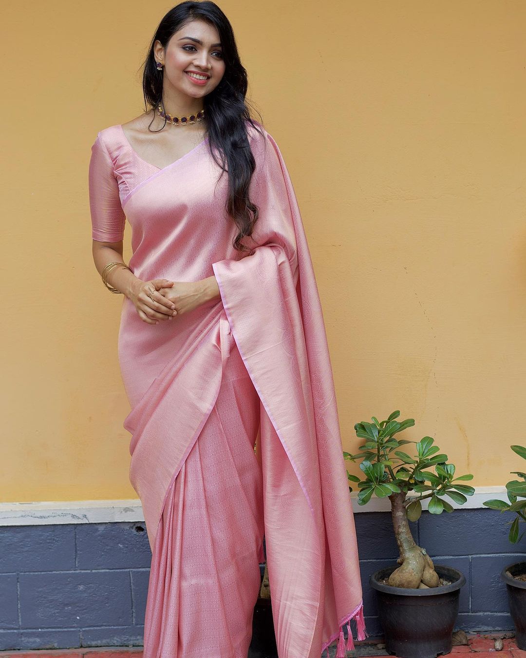 Quintessential Insanely Baby Pink Soft Silk Saree with Winsome Blouse Piece