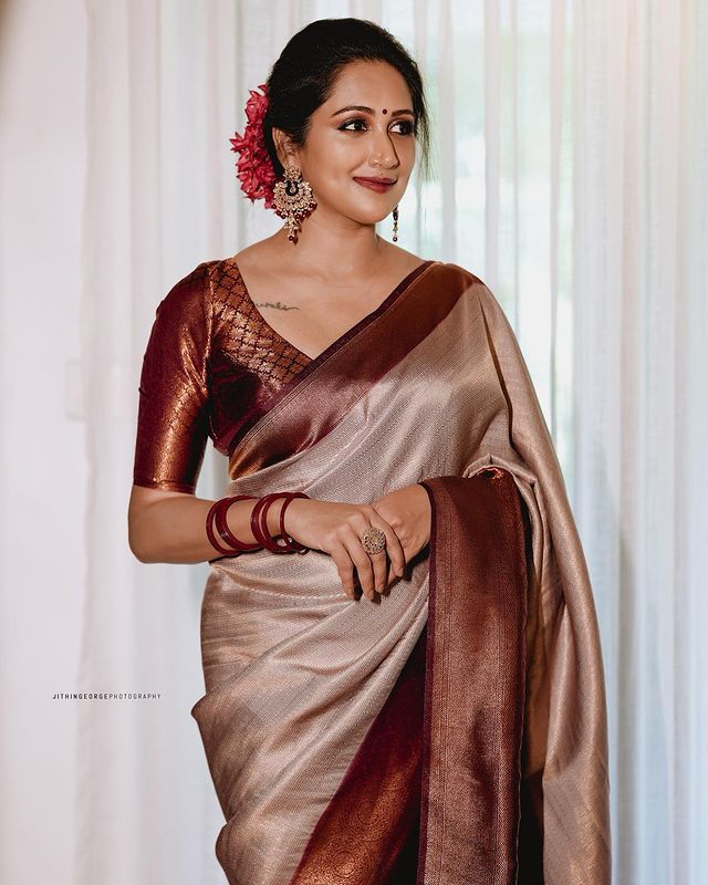 Chatoyant Beige Soft Silk Saree With Dalliance Blouse Piece