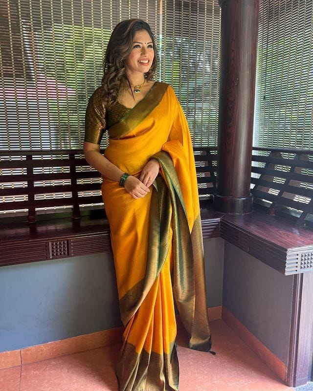 Admirable Yellow Soft Silk Saree with Bewitching Blouse Piece