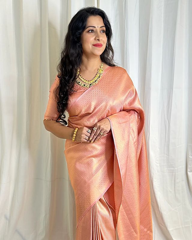 Stylish Baby Pink Soft Silk Saree With Stunner Blouse Piece