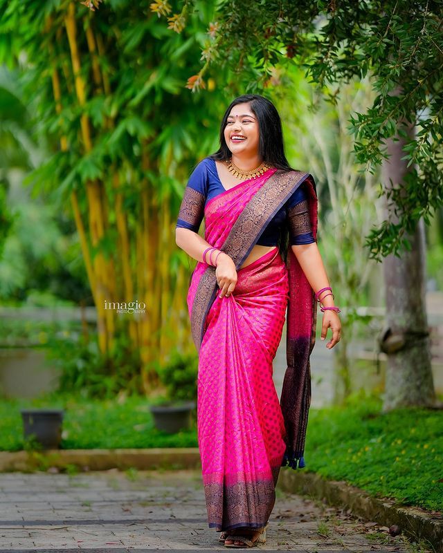 Wonderful Dark Pink Soft Silk Saree With An insanely Blouse Piece