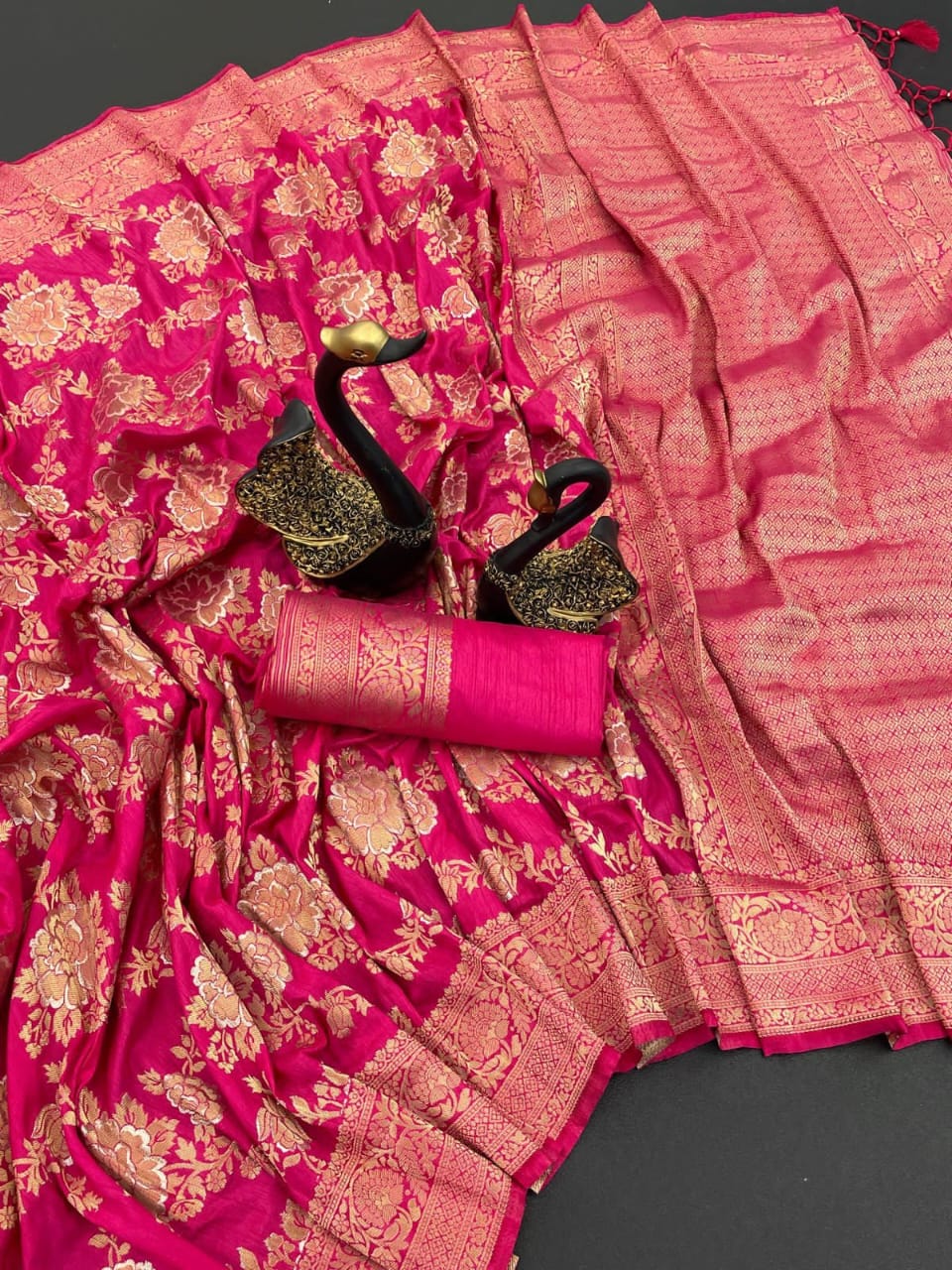 Enigmatic Dark Pink Soft Banarasi Silk Saree With Desirable Blouse Piece