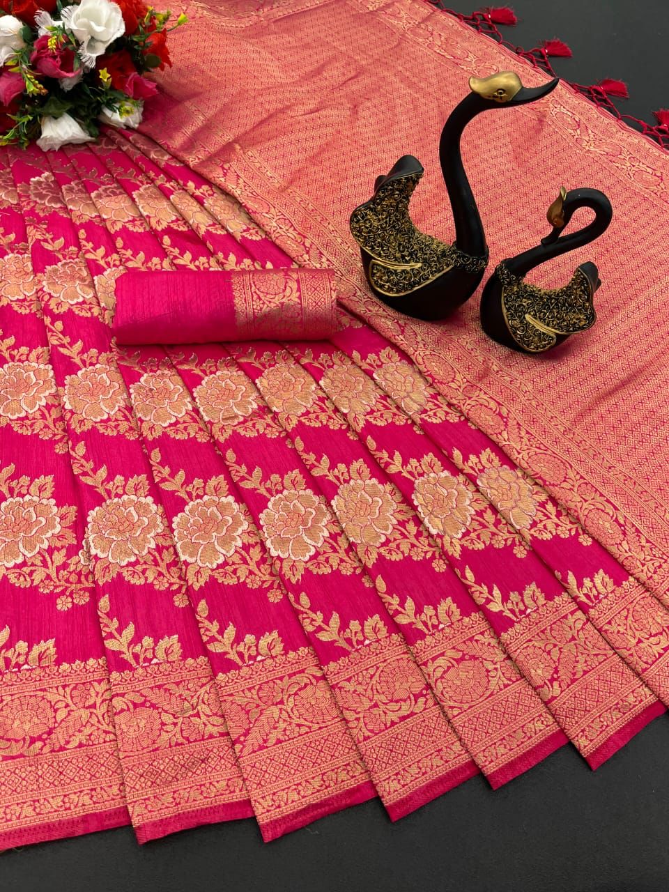 Enigmatic Dark Pink Soft Banarasi Silk Saree With Desirable Blouse Piece