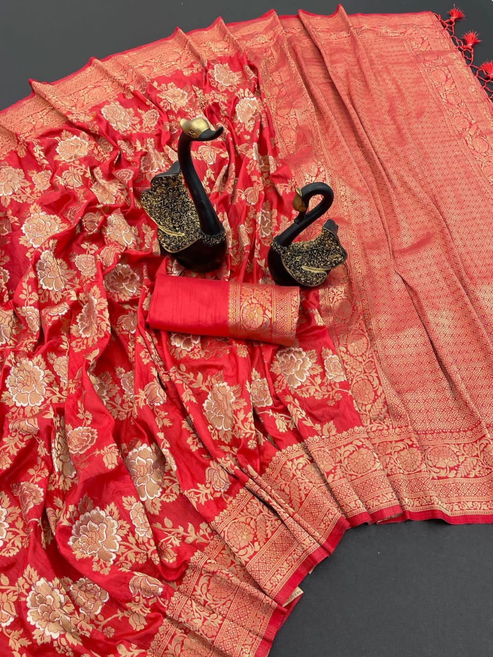 Gratifying Red Soft Soft Banarasi Silk With Supernal Blouse Piece