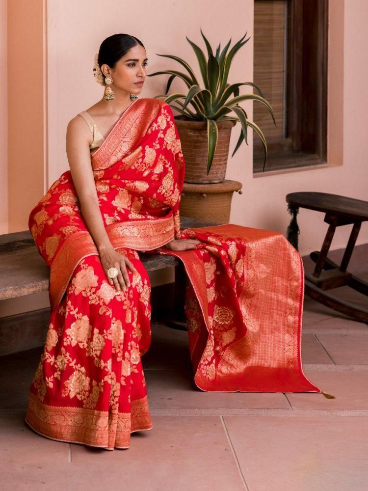 Gratifying Red Soft Soft Banarasi Silk With Supernal Blouse Piece