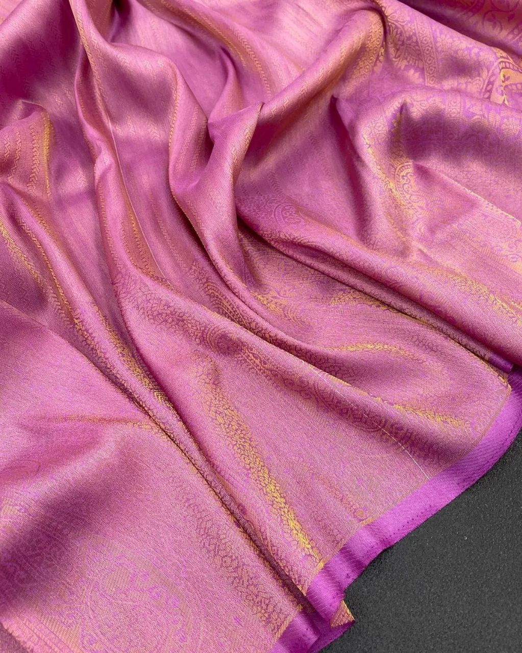 Eclat Pink Kanjivaram Silk Saree With Luminous Blouse Piece