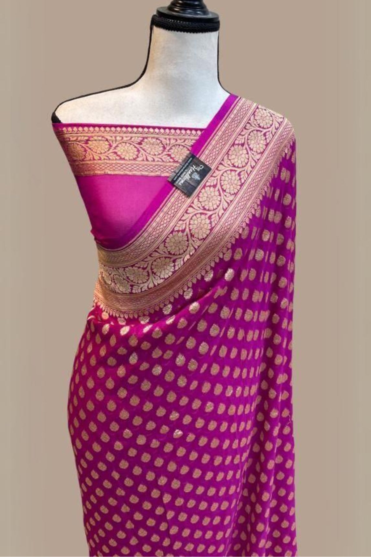 Exemplary Dark Pink Soft Banarasi Silk Saree With Super extravagant Blouse Piece