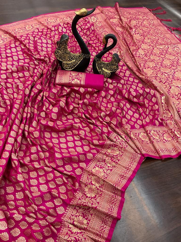 Exemplary Dark Pink Soft Banarasi Silk Saree With Super extravagant Blouse Piece