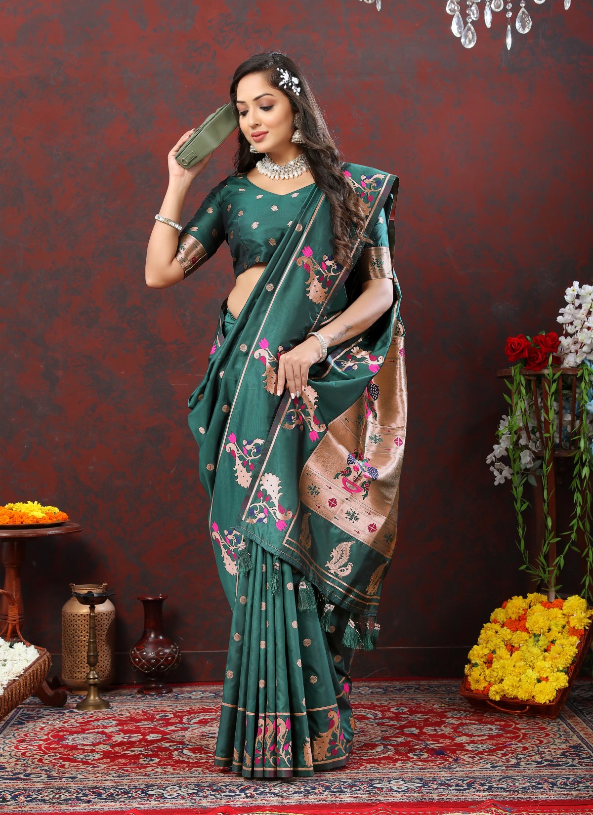 Inspiring Rama Paithani Silk Saree With Exceptional Blouse Piece