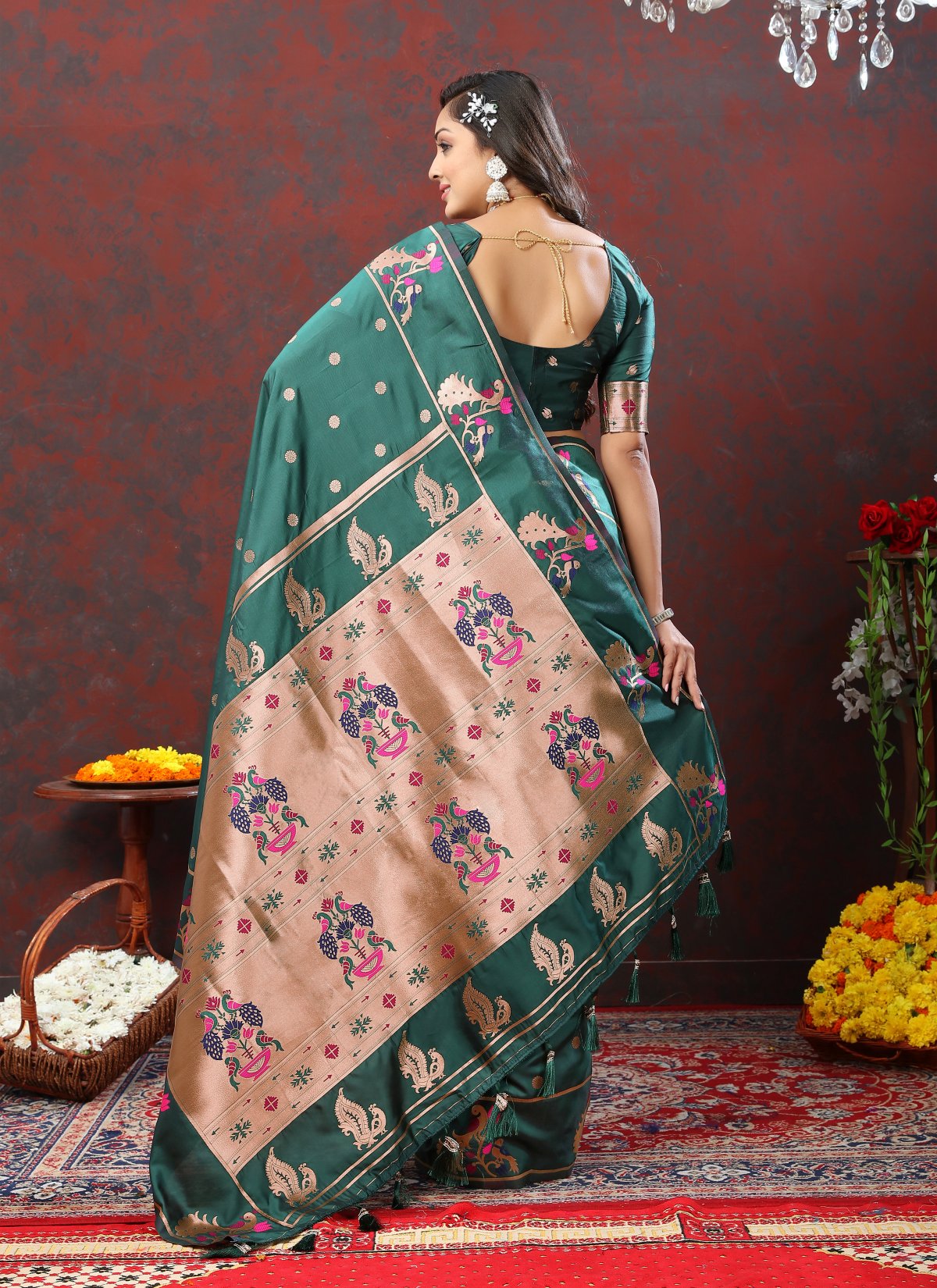 Inspiring Rama Paithani Silk Saree With Exceptional Blouse Piece