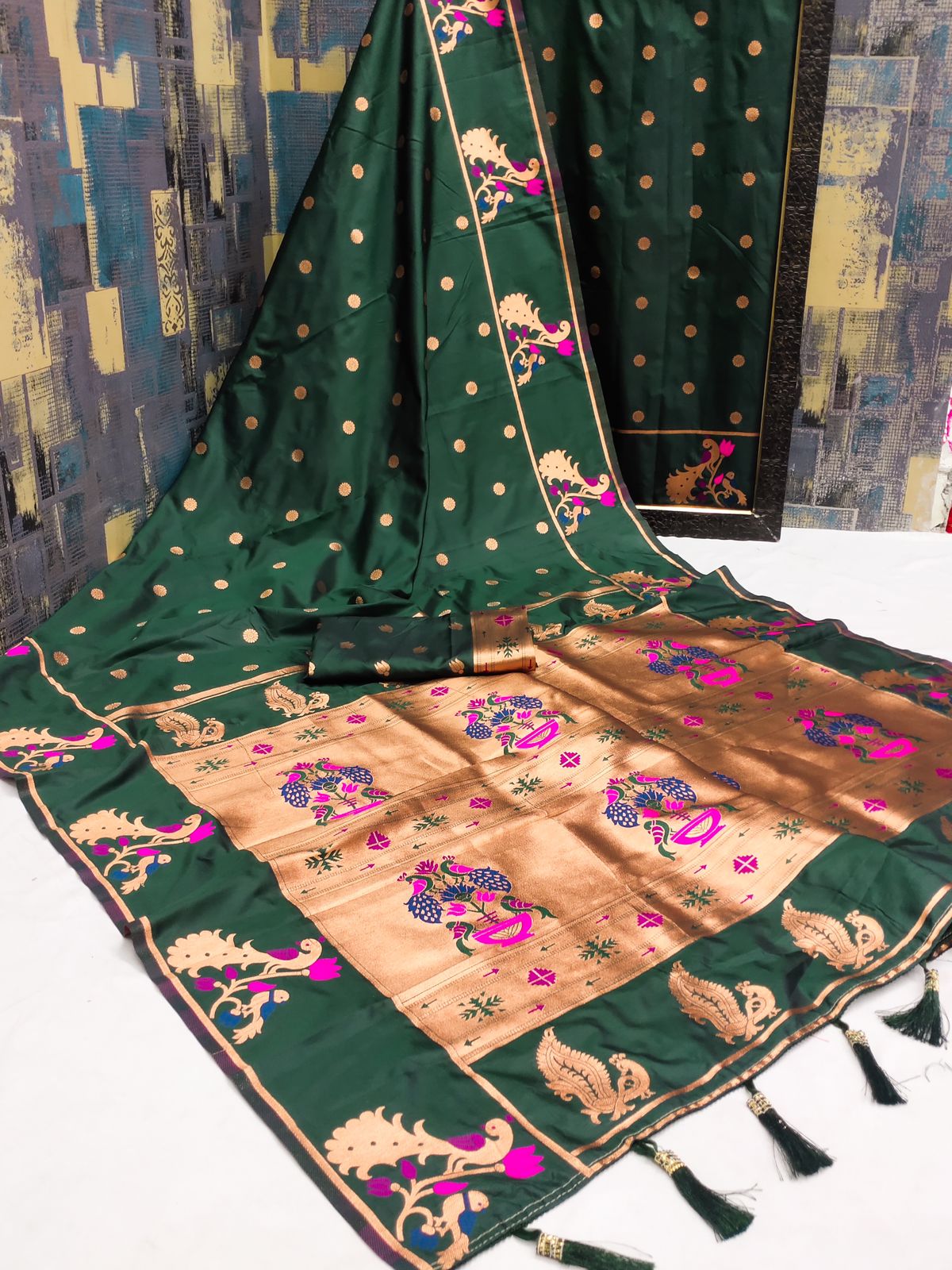 Inspiring Rama Paithani Silk Saree With Exceptional Blouse Piece